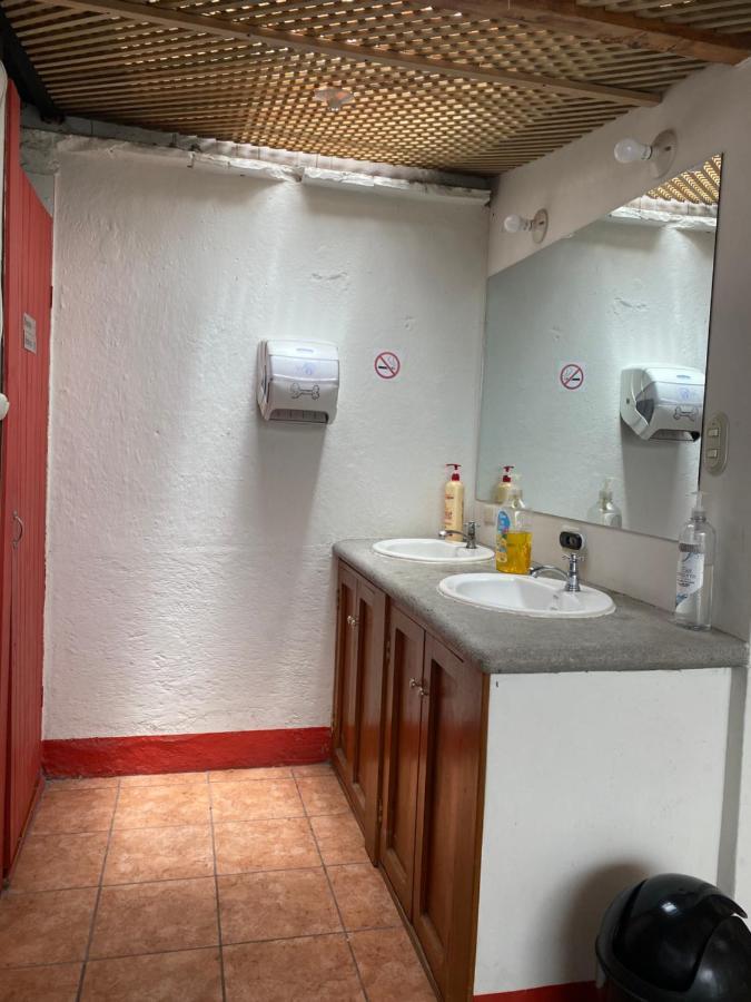 El Extranjero Hostal Antigua Exterior photo