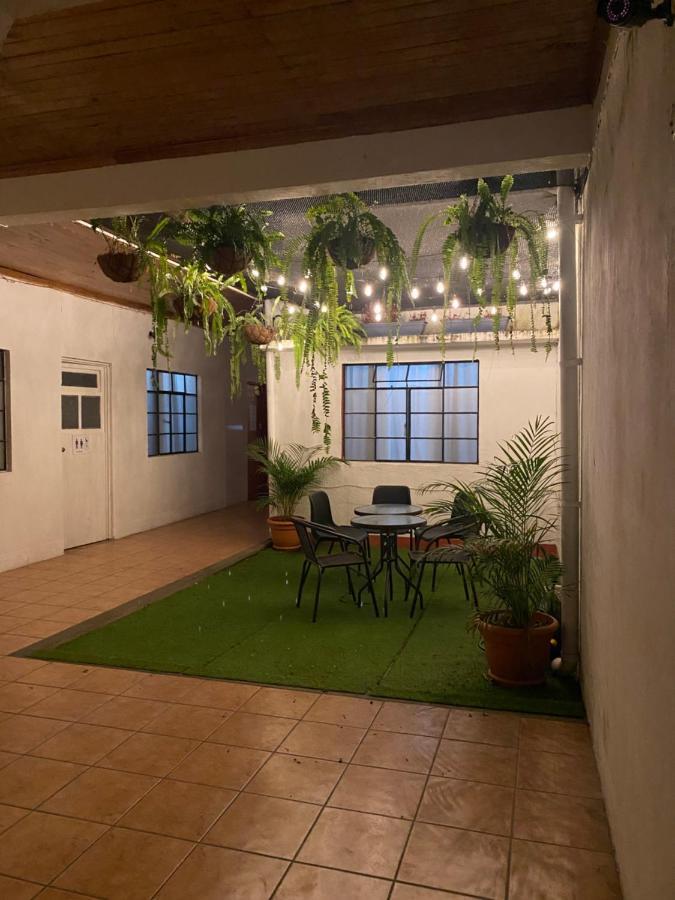 El Extranjero Hostal Antigua Exterior photo