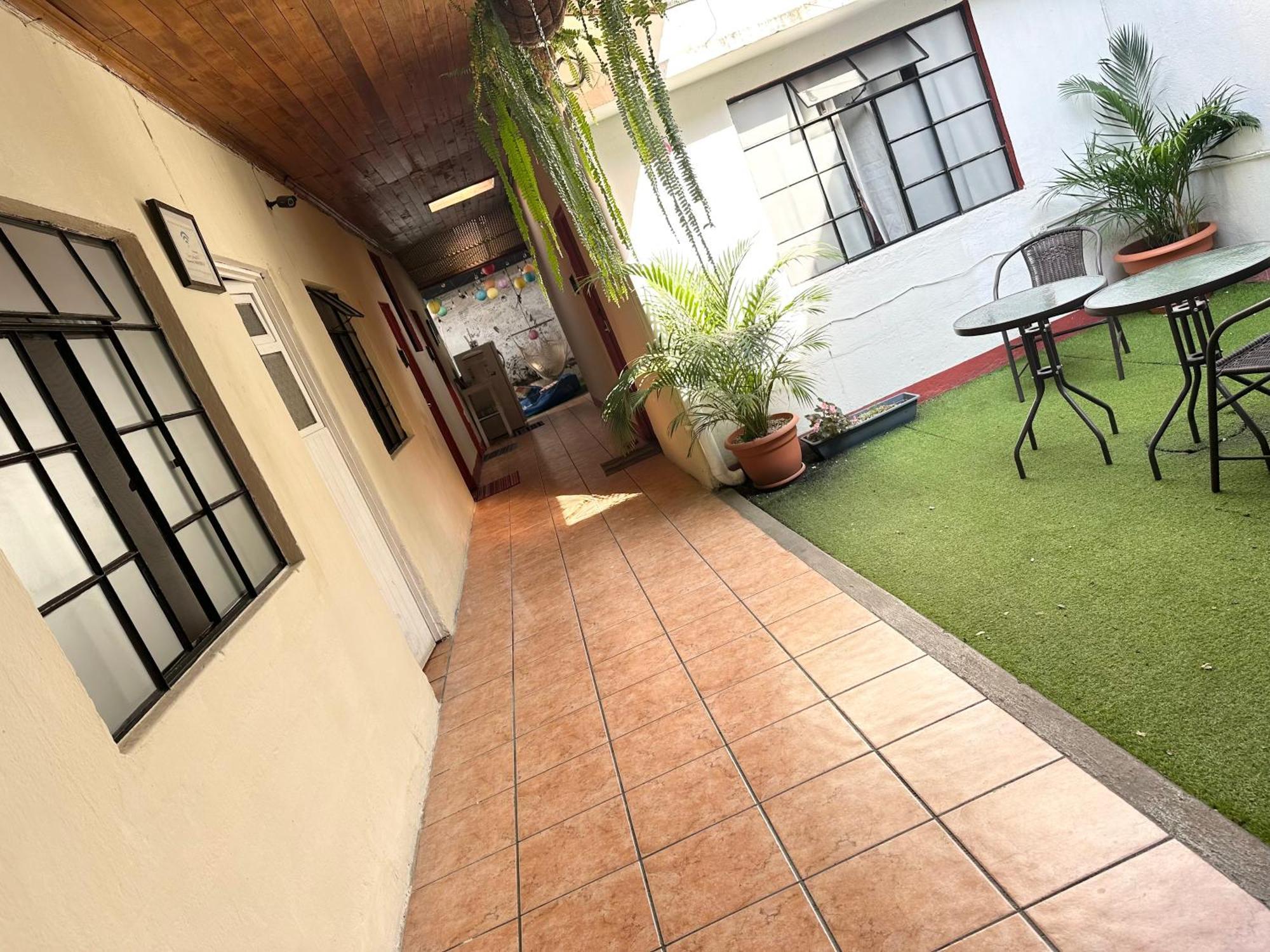 El Extranjero Hostal Antigua Exterior photo