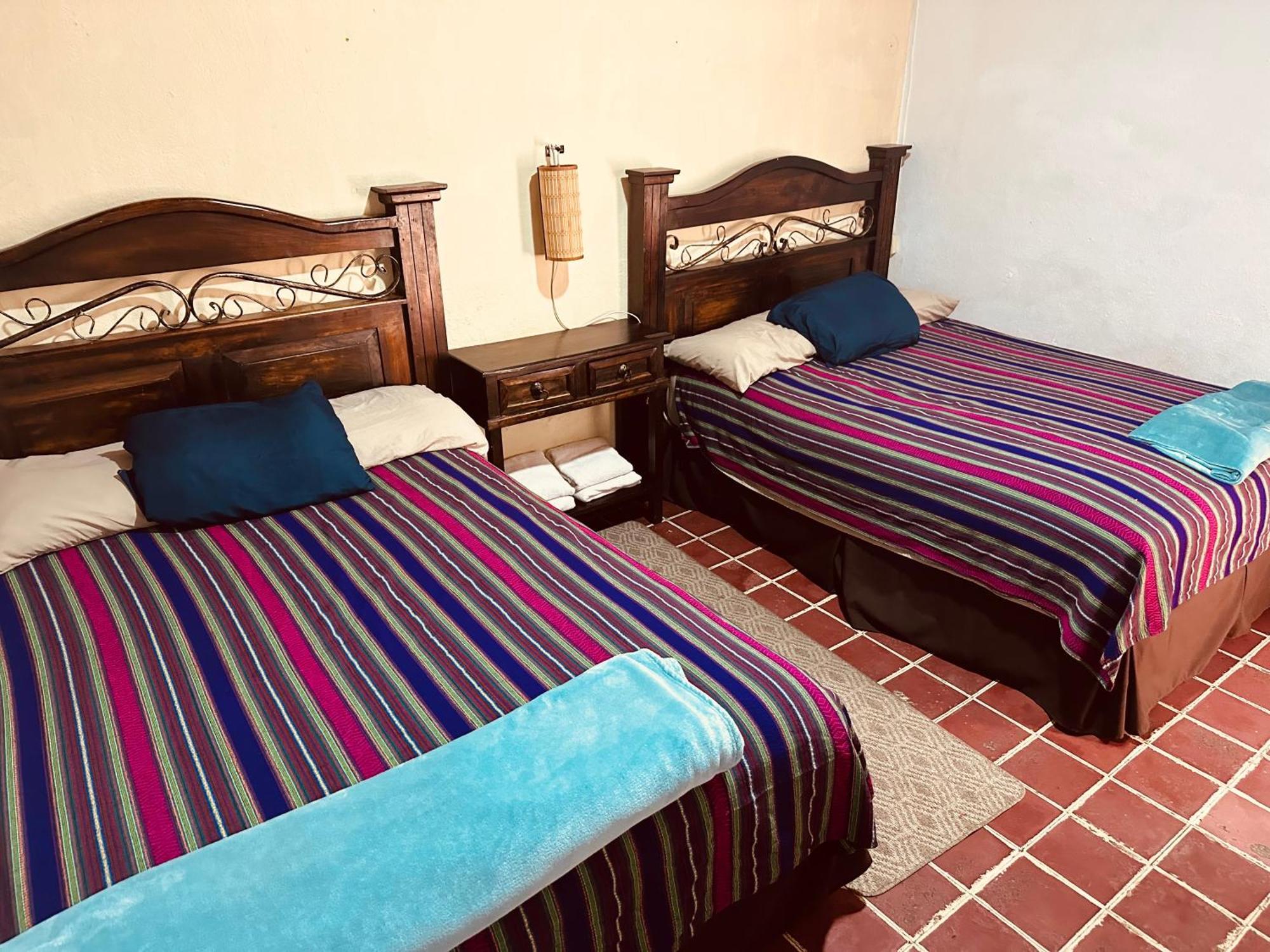 El Extranjero Hostal Antigua Exterior photo